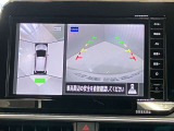 【アラウンドビューモニター】車を上から見下ろしているかのような映像で周囲の状況がひと目で確認、狭い駐車場に駐車するときも安心です♪