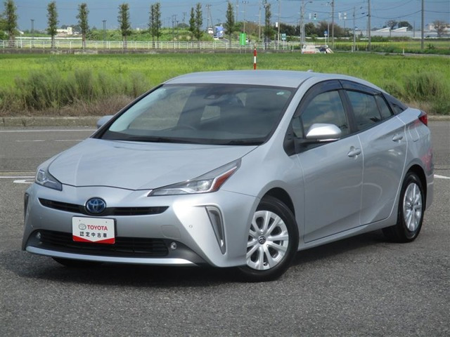 プリウス1.8 S セーフティ プラスII E-Four 4WD