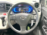 インテリアに合わせたデザインのステアリングは、運転される方のことも考え、運転しやすい形状、大きさです。是非一度、実際に触ってお確かめください。