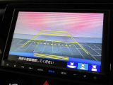 バックモニターで、駐車時に見えにくい後方をしっかり確認できます。