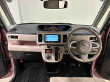 見易い計器類と運転し易いドライビングポジションは、視角も少なく前方&左右の見切りが良く運転し易いクルマです