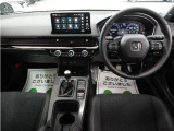 とても握りやすいステアリング!運転手の気持ちがそのまま伝わるかのような反応をしてくれます!小物入れや各ボタンの配置にこだわり、とても使いやすいです !視認性も良好なのでロングドライブもお任せ下さい!