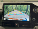 【バックカメラ】駐車時に後方がリアルタイム映像で確認できます。大型商業施設や立体駐車場での駐車時や、夜間のバック時に大活躍!運転スキルに関わらず、今や必須となった装備のひとつです!
