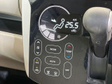 【オートエアコン】一度お好みの温度に設定すれば、車内の温度を検知し風量や温度を自動で調整。暑い…寒い…と何度もスイッチ操作をする必要はありません。快適な車内空間には必須の機能ですね♪