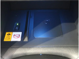 置くだけ充電機能が付いています。