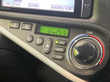 【オートエアコン】一度お好みの温度に設定すれば、車内の温度を検知し風量や温度を自動で調整。暑い…寒い…と何度もスイッチ操作をする必要はありません。快適な車内空間には必須の機能ですね♪