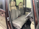 運転席まわりには十分なスペースがあり、大柄な方でもゆったり運転していただける環境です。