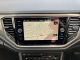 純正インフォテイメントシステムDiscoverProを搭載。ナビ、オーディオだけでなく各種車両設定や確認も統括して行うことができます。