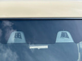 【スズキ セーフティサポート】走行中に前方の車両等を認識し、衝突しそうな時は警報とブレーキで衝突回避と被害軽減をアシスト。より安全にドライブをお楽しみいただけます。
