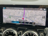 ●純正ナビ:一体感のあるナビは、高級感ある車内を演出してくれます。オーディオ機能も充実しておりますので、運転もより楽しめます♪
