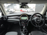 ぜひ厳選したドイツプレミアムブランドのお車を、見て・触って・比べてください!