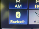 Bluetoothオーディオ対応可。お持ちのスマホやiPodなどとBluetooth接続して外部機器内の音楽などを車内で楽しめます。