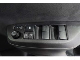 オールオートですので運転席からどの席の窓でも全閉全開が簡単に出来ますよ。