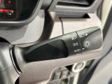 【オートライト】周りの明るさに応じて自動でヘッドライトの点灯・消灯ができる機能です!ライトの付け忘れ・消し忘れなどが無くなり、雨の日や夕方の走行も安心!トンネル通過時も便利ですね♪