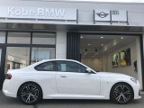 【BMWの伝統-3】BMWのお車は、“駆け抜ける歓び”を体現しております。走行の安定性とコーナリングの良さを追求し、思い通りにハンドルの操作可能です。