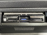 【ETC】有料道路を利用する際に料金所で停止することなく通過できる、ETC車載器(ノンストップ自動料金収受システム機器)が装備されています。セットアップを行うことで利用可能になります。