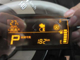 運転席のメータパネル類は常に視界に入る場所ですので、大事なチェックポイントです。ぜひ実際にご乗車ください。