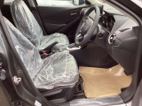 ドライバーがまっすぐ適正な姿勢で座り操作できるマツダならではのペダルレイアウトで運転をしやすく、疲れにくい運転席です。