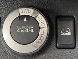 【オールモード4×4】2WD/4WDモードを手軽に切り替え可能。燃費重視の2WD、スタック時に役立つLOCK、AUTOモードでは4WDの配分を自動で調整し、路面状況を問わず安定した走りをサポート。