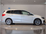 ☆BMWの前後重量配分50:50はエンジン自体をフロントタイヤよりも後ろにずらし、通常はエンジンルーム内に搭載される重量物であるバッテリーをトランクに移動させるなどして実現されています☆