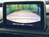 【バックカメラ】駐車時に後方がリアルタイム映像で確認できます。大型商業施設や立体駐車場での駐車時や、夜間のバック時に大活躍!運転スキルに関わらず、今や必須となった装備のひとつです!