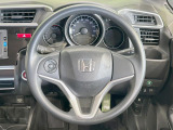 インテリアに合わせたデザインのステアリングは、運転される方のことも考え、運転しやすい形状、大きさです。是非一度、実際に触ってお確かめください。