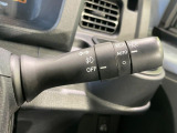 【オートライト】周りの明るさに応じて自動でヘッドライトの点灯・消灯ができる機能です!ライトの付け忘れ・消し忘れなどが無くなり、雨の日や夕方の走行も安心!トンネル通過時も便利ですね♪