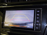 バックモニターも装備しております。バックギアに入れるとナビ画面に車の後方が映し出されます。これで後方確認も安心!