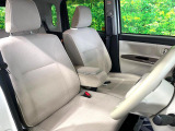 運転席まわりには十分なスペースがあり、大柄な方でもゆったり運転していただける環境です。