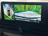 【アラウンドビューモニター】専用のカメラにより、上から見下ろしたような視点で360度クルマの周囲を確認することができます☆死角部分も確認しやすく、狭い場所での切り返しや駐車もスムーズに行えます。