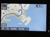 いまや必須装備「ナビゲーション」搭載!知らない場所にスイスイッとドライブ。もう、これなしではハンドルを握れませんね!でも運転中の操作は危険ですのでご注意ですね☆