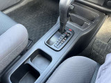 商用車にはなんでアームレストないんですかね。Aftermarket品つけましょう お勧めなところです。