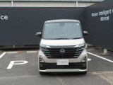 ヘッドライトの上向き下向きを自動で切り替えてくれます。対向車や前方の車にも迷惑をかけにくくなります。