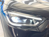 ●LEDヘッドライト:夜間走行時も良好な視界を確保し安心して運転できる高輝度LEDヘッドライトを装備!点灯速度が早く、消費電力も抑えられています。
