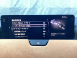 ハンドル操作をアシストすることにより車線からの逸脱回避を支援します。