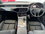 Audiのインテリアはエクステリア同様、優れたデザイン性とクオリティ、そして機能性を兼ね備えております。