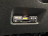 ハンドルの左下にETC2.0がついています。高速道路の料金所の通過も楽々です。 カードの取り出しもしやすい場所についています。