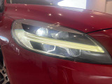 LEDヘッドライトは北欧神話でのトールハンマーがスタイリッシュなデザイン性となっており他車を魅了します。