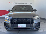 Audiの象徴であるシングルフレームグリルをよりワイドで低くシャープなデザインとすることでワイド&ローのフォルムを協調しています。