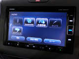 CD、DVD、Bluetooth、AM、FM、AUX、スマートフォン接続ができます。