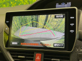 【バックカメラ】駐車時に後方がリアルタイム映像で確認できます。大型商業施設や立体駐車場での駐車時や、夜間のバック時に大活躍!運転スキルに関わらず、今や必須となった装備のひとつです!