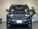 【フロントグリル】7スロットルグリルはJeep伝統の証です。SUVのみにこだわり続けている伝統あるJeep車へお乗り頂いてみてはいかがですか?