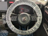 【ハンドル回り】インテリアに合わせたデザインのステアリングは、運転される方のことも考え、運転しやすい形状、大きさです。ぜひ一度、実際に触ってお確かめください。