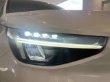 LEDヘッドライトは北欧神話でのトールハンマーがスタイリッシュなデザイン性となっており他車を魅了します。