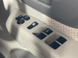 【パワーウインドウ】運転席のスイッチで、各席の窓ガラスの開閉ができます!あると便利ですよね!