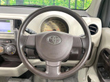 インテリアに合わせたデザインのステアリングは、運転される方のことも考え、運転しやすい形状、大きさです。是非一度、実際に触ってお確かめください。