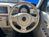インテリアに合わせたデザインのステアリングは、運転される方のことも考え、運転しやすい形状、大きさです。是非一度、実際に触ってお確かめください。