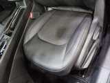 ショールームでは、認定中古車に加え、最新のニューモデルも各種取り揃えております。見学や試乗はもちろん、専門スタッフによるアドバイスなど、様々なサービスを通して、「ジープのある生活」をご体感いただけます