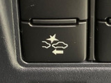 【プリクラッシュセーフティ】前方の車両等を検知し、衝突しそうな時は警報で注意を促し、ブレーキを踏む力をサポート。ブレーキを踏めなかった場合は衝突被害軽減ブレーキが作動、衝突回避をサポートします。