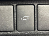 【パワーバックドア】スマートキーや運転席のボタンを押すだけでリアゲートが自動で開閉します!荷物を持っている時や、高い位置にあるバックドアを閉める際に便利な機能です♪